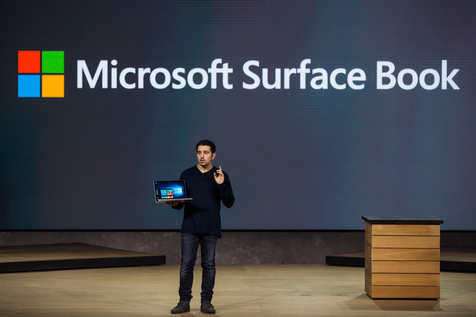 Microsoft si butta sull’hardware: cosa ne pensano i Guru del mercato e i produttori? 